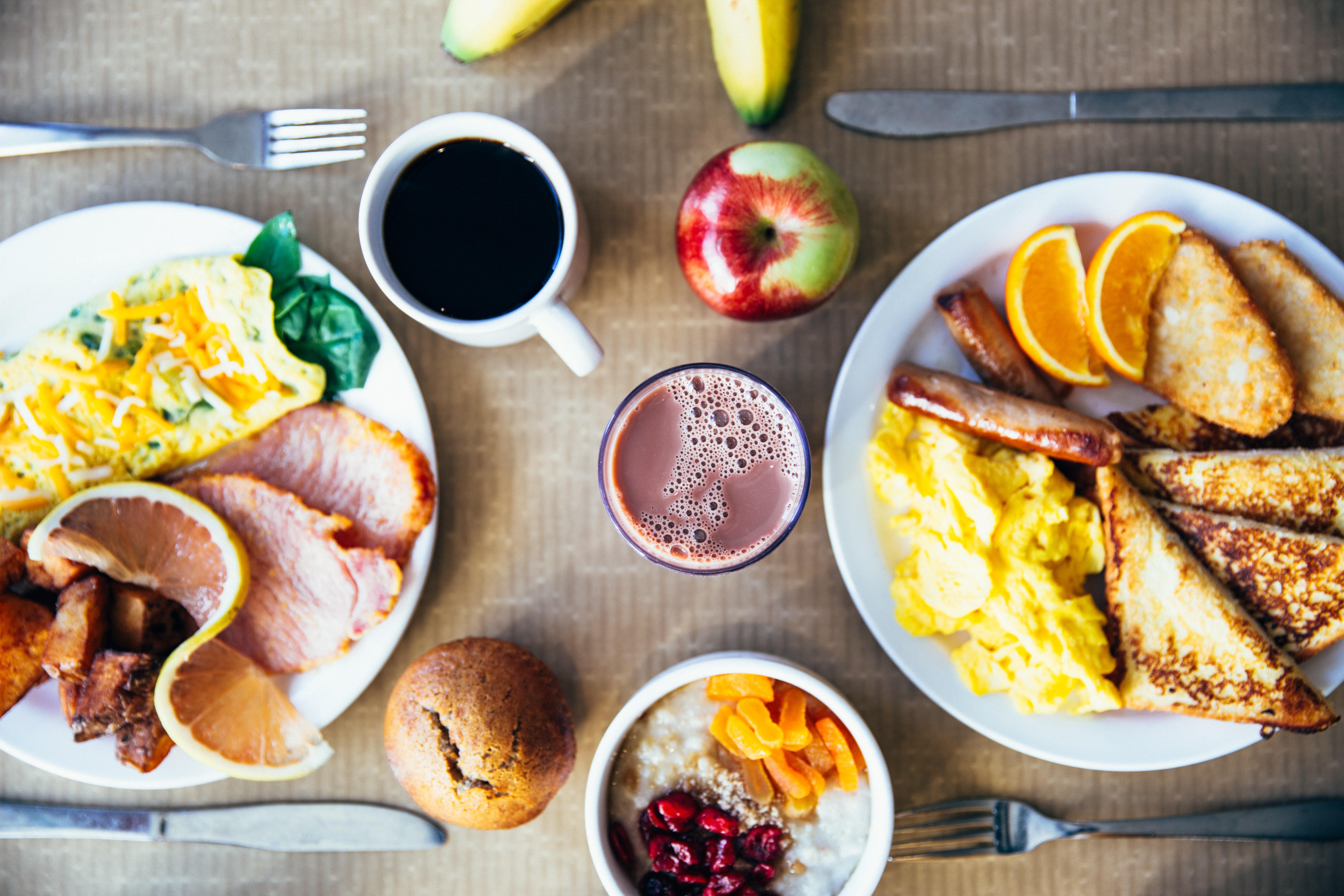 Kaffekopp på frukostbordet